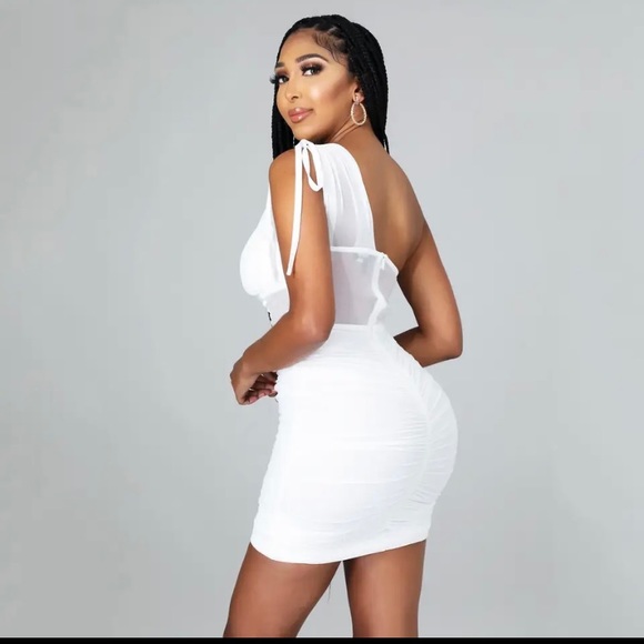 Summer solid skew collar, close-fitting transparent backless above knee dress. - Picture 2 of 3